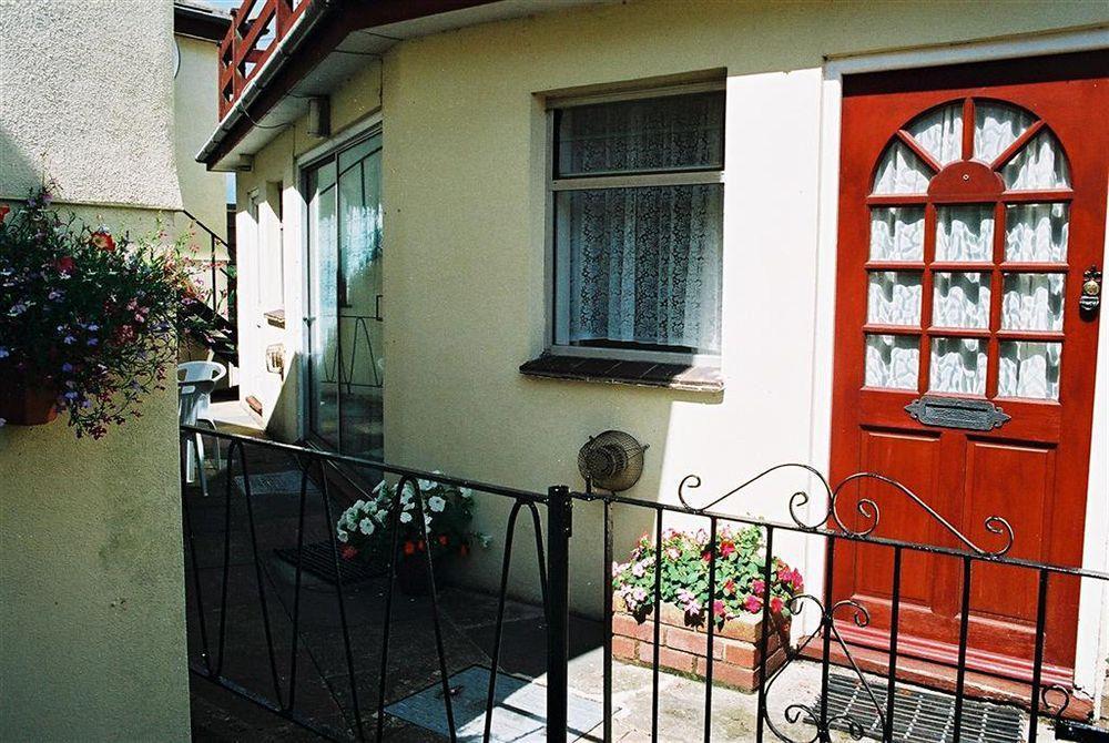 Crossways & Sea View Holiday Apartments Torquay Buitenkant foto